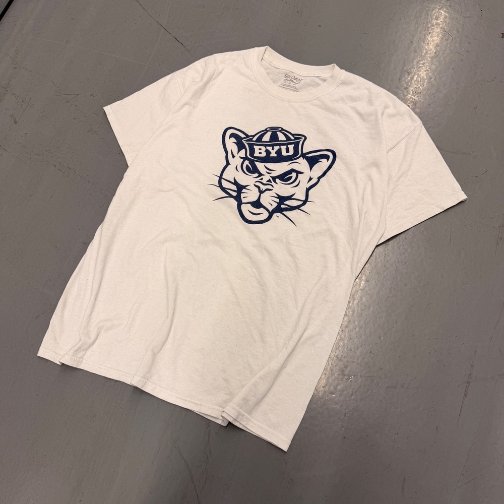 Gildan BYU Cougars Sailor Hat Mascot Graphic T-Shirt Mens XL White NCAA - Picture 10 of 10